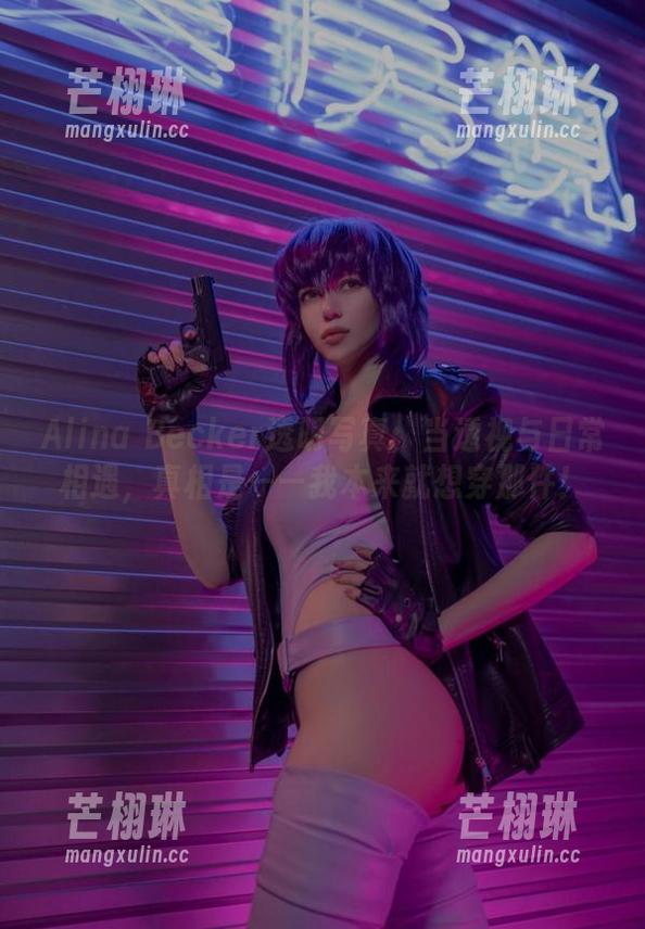 Alina Becker透明写真：当透视与日常相遇，真相是——我本来就想穿那件！